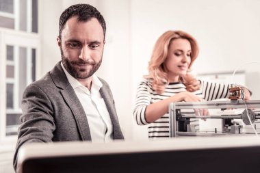 Hoş erkek ve kadın yeni tasarım projesi oluşturma