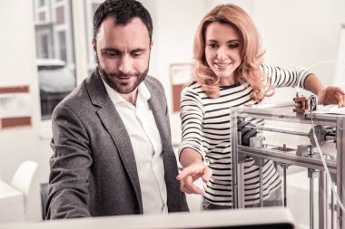 İş adamları parmakları işaret vasıl belgili tanımlık perde