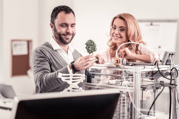 Красивая планировка. Талантливые умные милые дизайнеры делают ландшафтный дизайн проекта холдинга макет дерева
