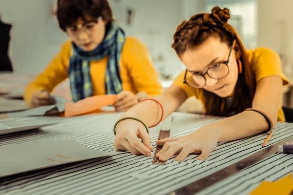 Close up of stylish girl wearing bracelets holding ruler — Stock Photo, Image