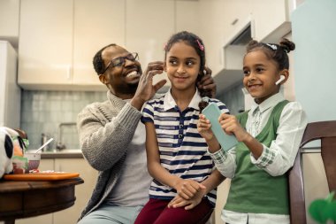 Saç modeli kızları için sabah yapma Peder ışınlama