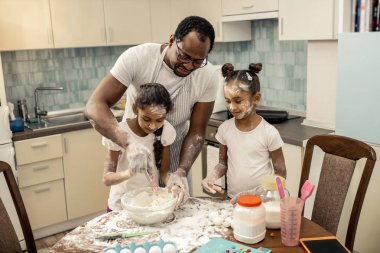 Babaları ile yumurta akını kadar dayak şirin komik kızları