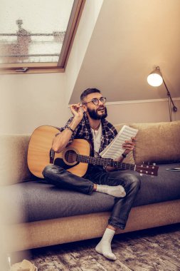 Müzik hakkında düşünme iyi yaratıcı adam