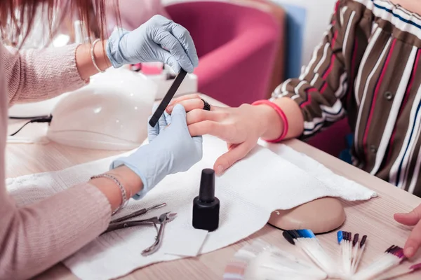 Närbild på en nagelfil som används — Stockfoto