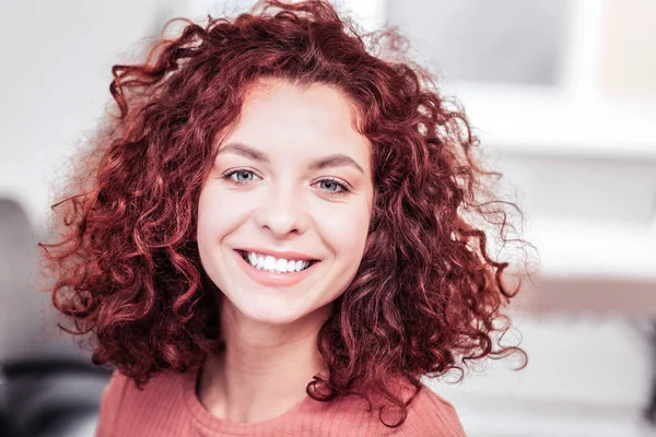 Portrait of a smiling red haired woman — Stock Photo, Image