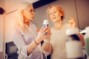 Seçici odak tıp şişe