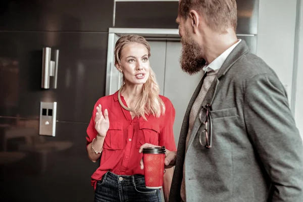 Amazing blonde girl talking to her colleague — Stock Photo, Image