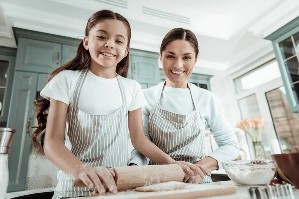 Mulher bonita passar um dia com uma filha — Fotografia de Stock