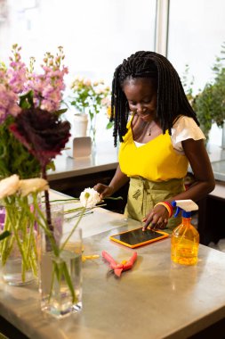 Çiçek studio çalışma özenli Uluslararası dekoratör