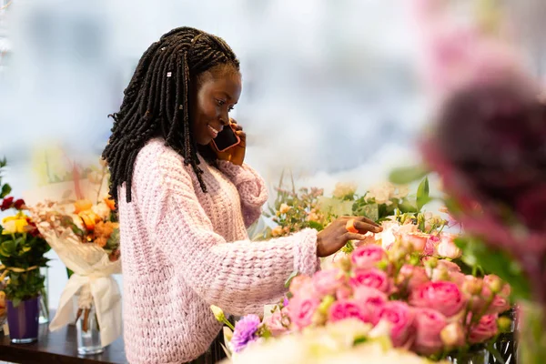 Floralshop 正喜んで国際女子 — ストック写真