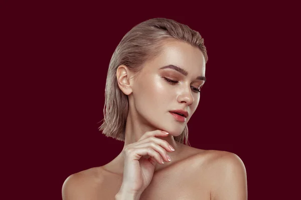 Młoda blond modelu z ładny naturalny makijaż — Zdjęcie stockowe