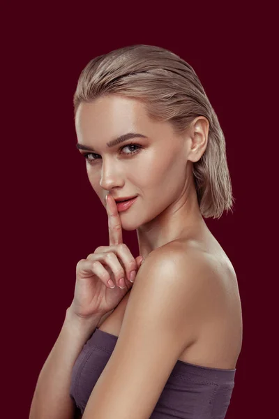 Blonde-haired photo model wearing open shoulder top — Stock Photo, Image