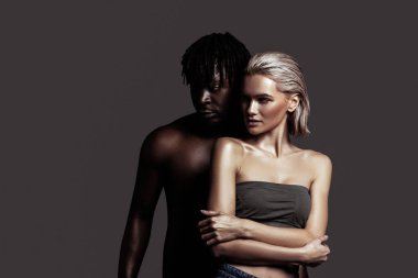 Güzel sarışın model ayakta onu meslektaşım yakınındaki