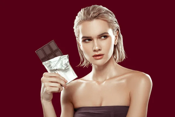 Model having strong face while posing with chocolate — Stock Photo, Image