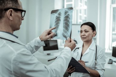 Baktılar traumatologist x-ışını fotoğrafı işaret