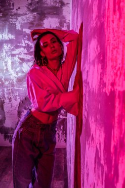 Güzel yaratıcı genç kadının sanat fotoğraf