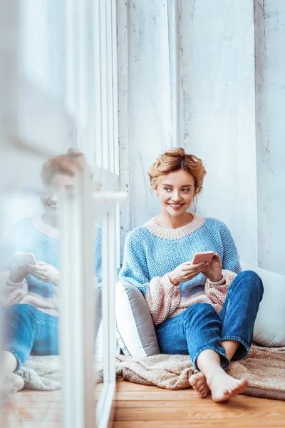 Cheerful attractive woman showing her positive emotions — Stock Photo, Image