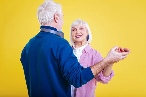 Elderly lady with nice makeup dancing with her loving husband — Stock Photo, Image