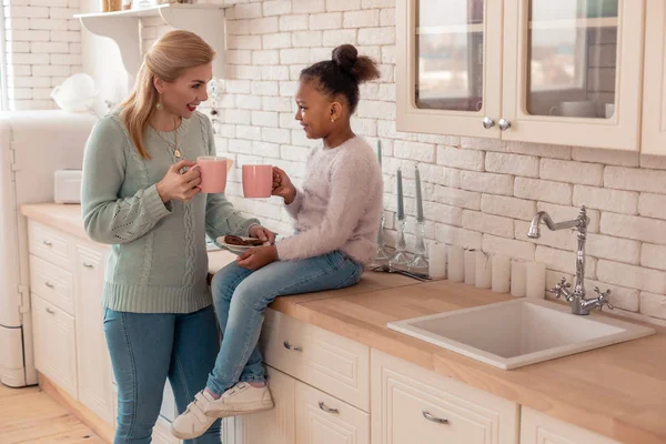 Mother and daughter enjoying weekend spending morning together — Stock Photo, Image