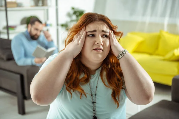 Portrait of worried woman that touching her head — Stock Photo, Image