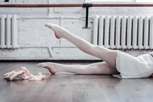 Close up de bailarinas profissionais perna em movimento — Fotografia de Stock