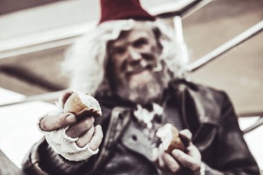 Eski almsman kadar kimin holding adet pişirme ve fotoğrafçı ile paylaşımı kapat.