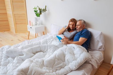 Mesajı aldıktan sonra duygu endişe ve korku içinde iş adamları