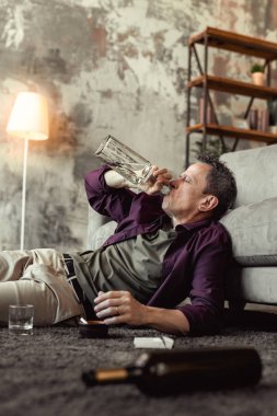 Doğrudan doğruya--dan şişe içki votka 