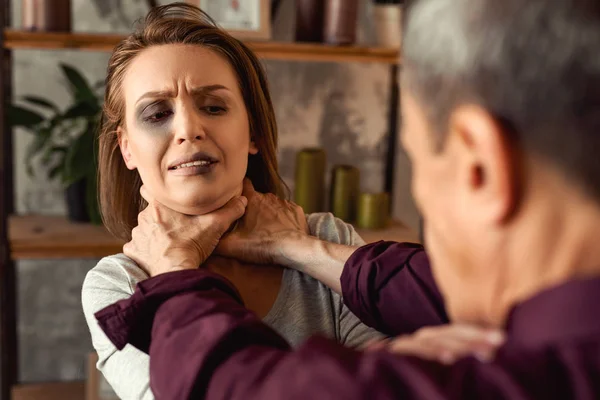 Mad and crazy grey-haired man choking desperate scared woman — Stock Photo, Image