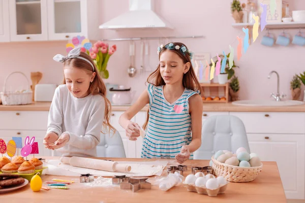 En iyi iki arkadaş çerezleri Festivali için hazırlanıyor