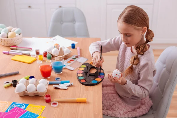 Positivo encantado adolescente siendo profundo en sus pensamientos — Foto de Stock