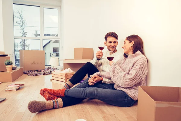 Couple wearing warm socks sitting on the floor after unpacking — Stock Photo, Image