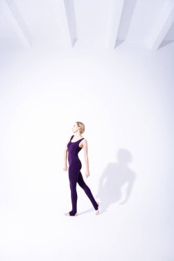 Profesyonel bir eğitim olması güzel ince kadın