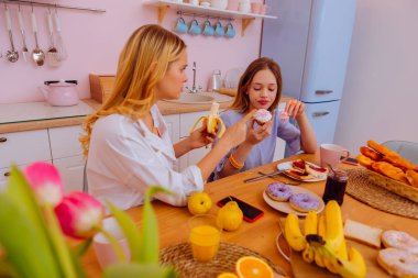 Ablası onu kardeş sağlıklı diyet hakkında söylüyorum Bakımı