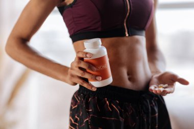 Güzel abs takviyeleri sabahları içme ile uygun kadın