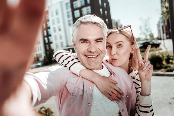 Joyful happy man taking a selfie with his wife — Stock Photo, Image