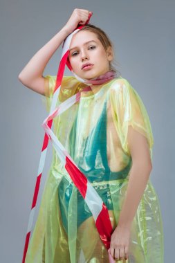 Sosyal kampanyada yer alan inanılmaz pozlar gösteren model