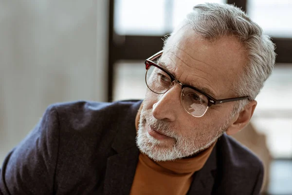 Handsome man wearing glasses working as interior designer — Stock Photo, Image