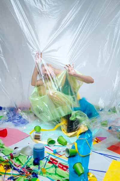 Woman encouraging people to use less plastic and take care of planet — Stock Photo, Image