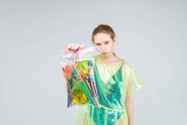 Ciddi model büyük miktarda plastik kullanmak için değil teşvik insanlar