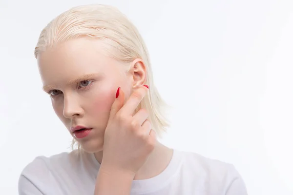 Giovane donna dai capelli biondi con pelle bianca che si sente grave — Foto Stock
