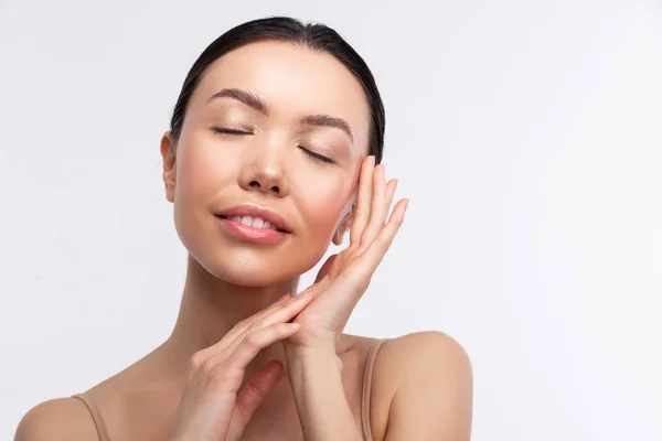 Young appealing woman with open shoulders feeling satisfied — Stock Photo, Image