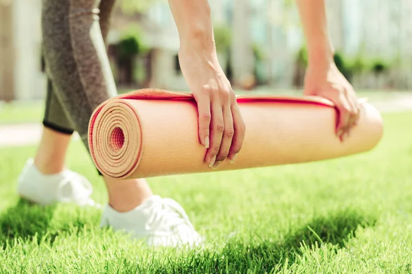 Focused photo on healthy woman that doing sport — Stock Photo, Image