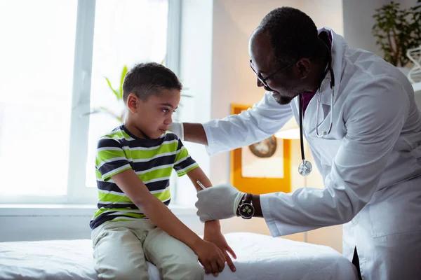 Pleasant pediatrician making injection for cute little boy — Stock Photo, Image