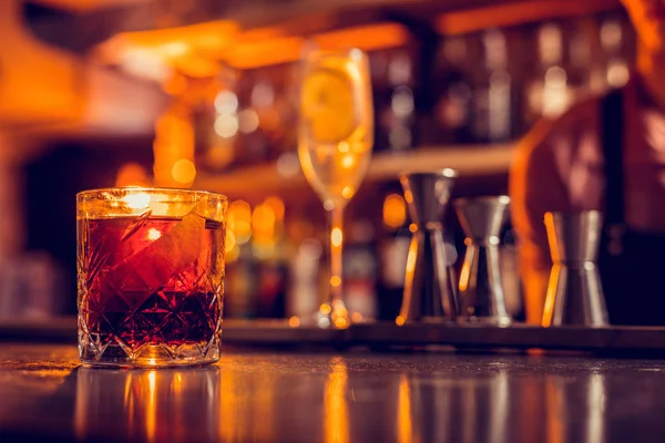 Close up of glass with whisky standing in the bar counter — Stock Photo, Image