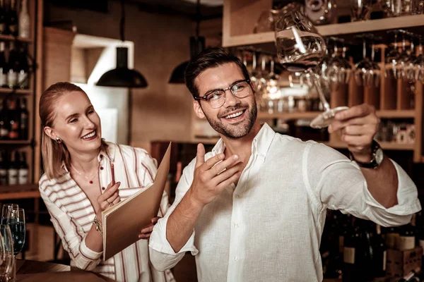Handsome bearded bartender talking about alcohol drinks — Stock Photo, Image