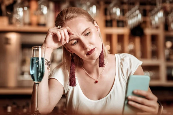 Close up of tired woman that chatting online — Stock Photo, Image