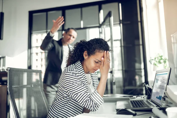 Employee having headache listening to angry boss — Stock Photo, Image