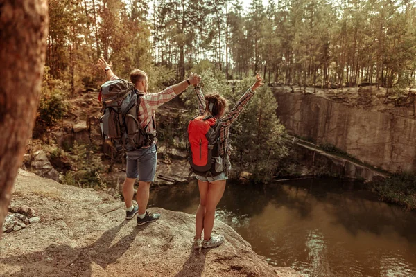 Joyful happy couple looking at the river — Stock Photo, Image