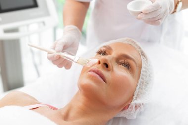 Kullanımda olan bir fırça yakın çekim